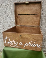 Půjčovna - Dřevěná krabička Dary a přání na klíček